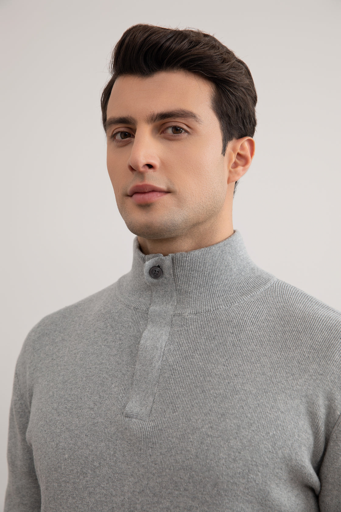 Maglione Leggero a Collo Alto