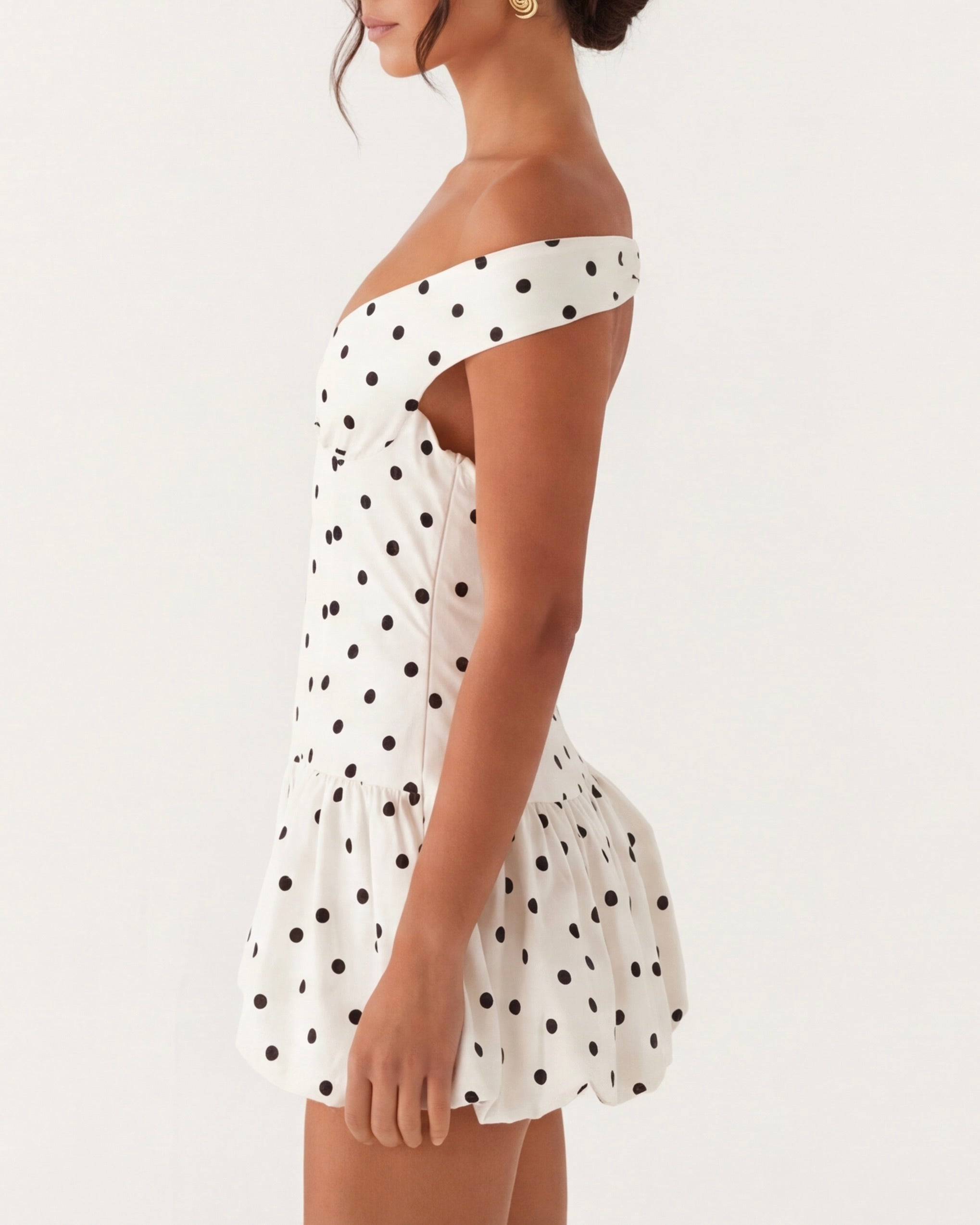 Mini a pois con scollo a cuore