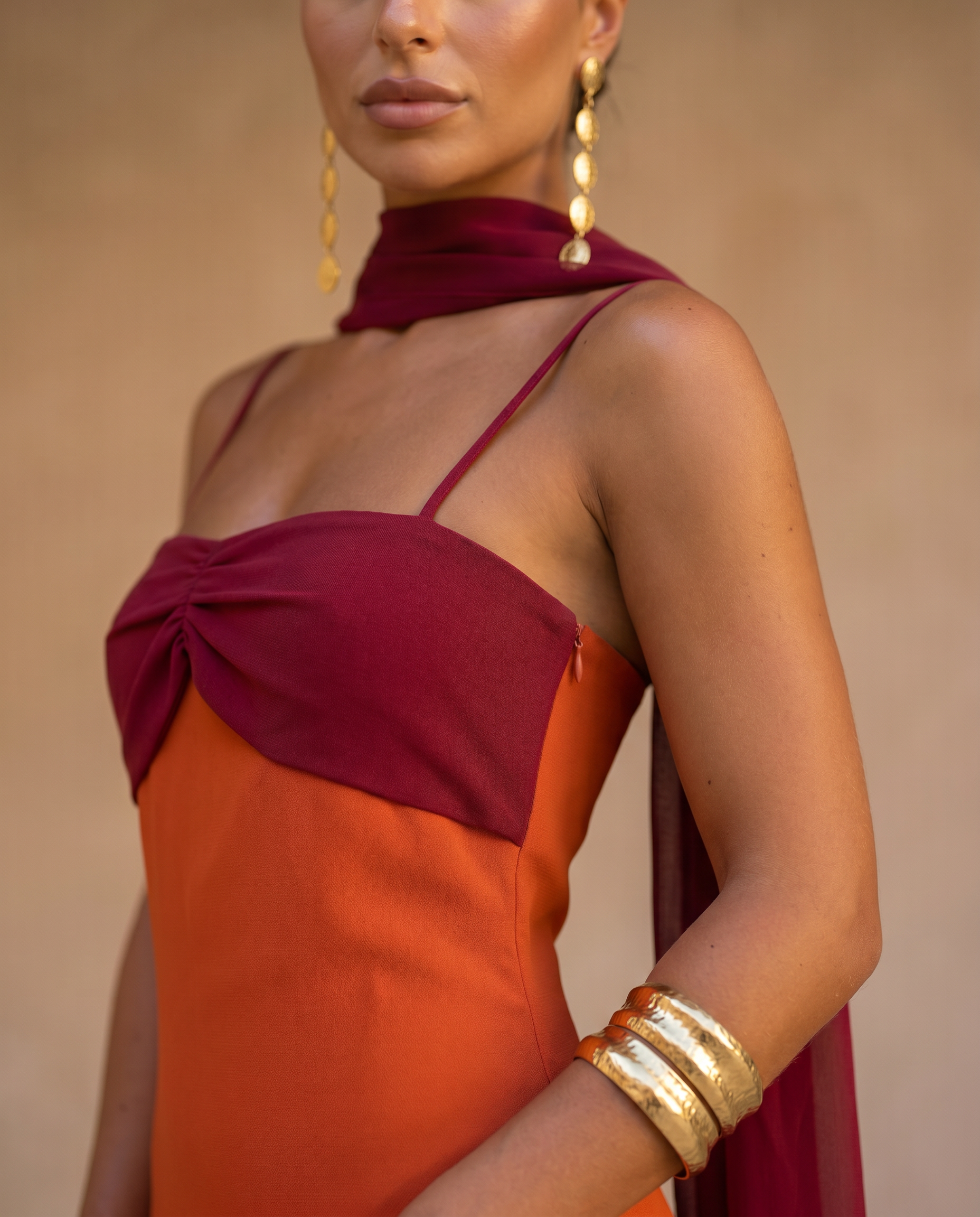 Zahara | Abito Arancione con Scollo Rosso